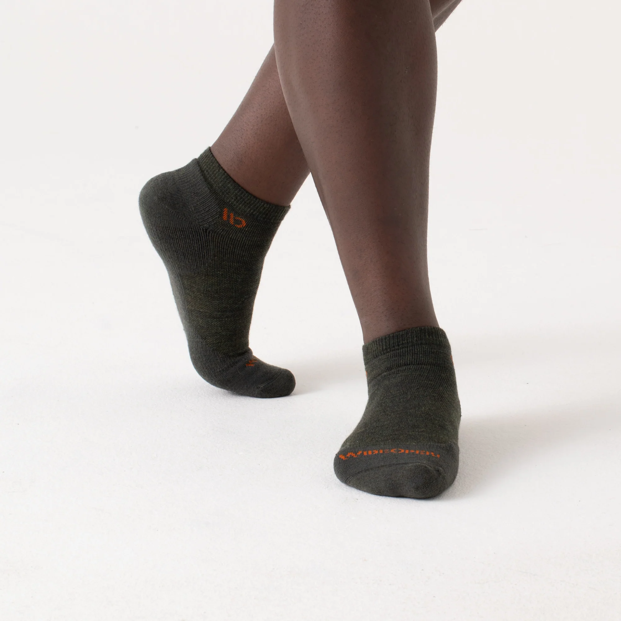 Men's Solid Cushioned Ankle Socks - Image 17