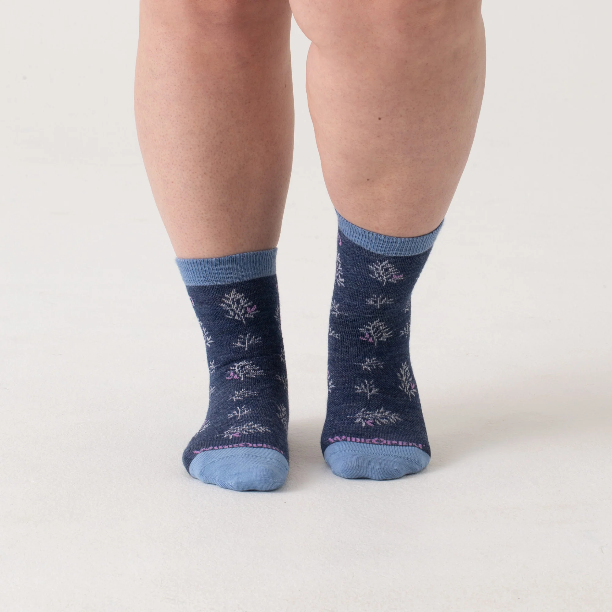 Women's Foliage No Cushion Micro Crew Socks - Image 11