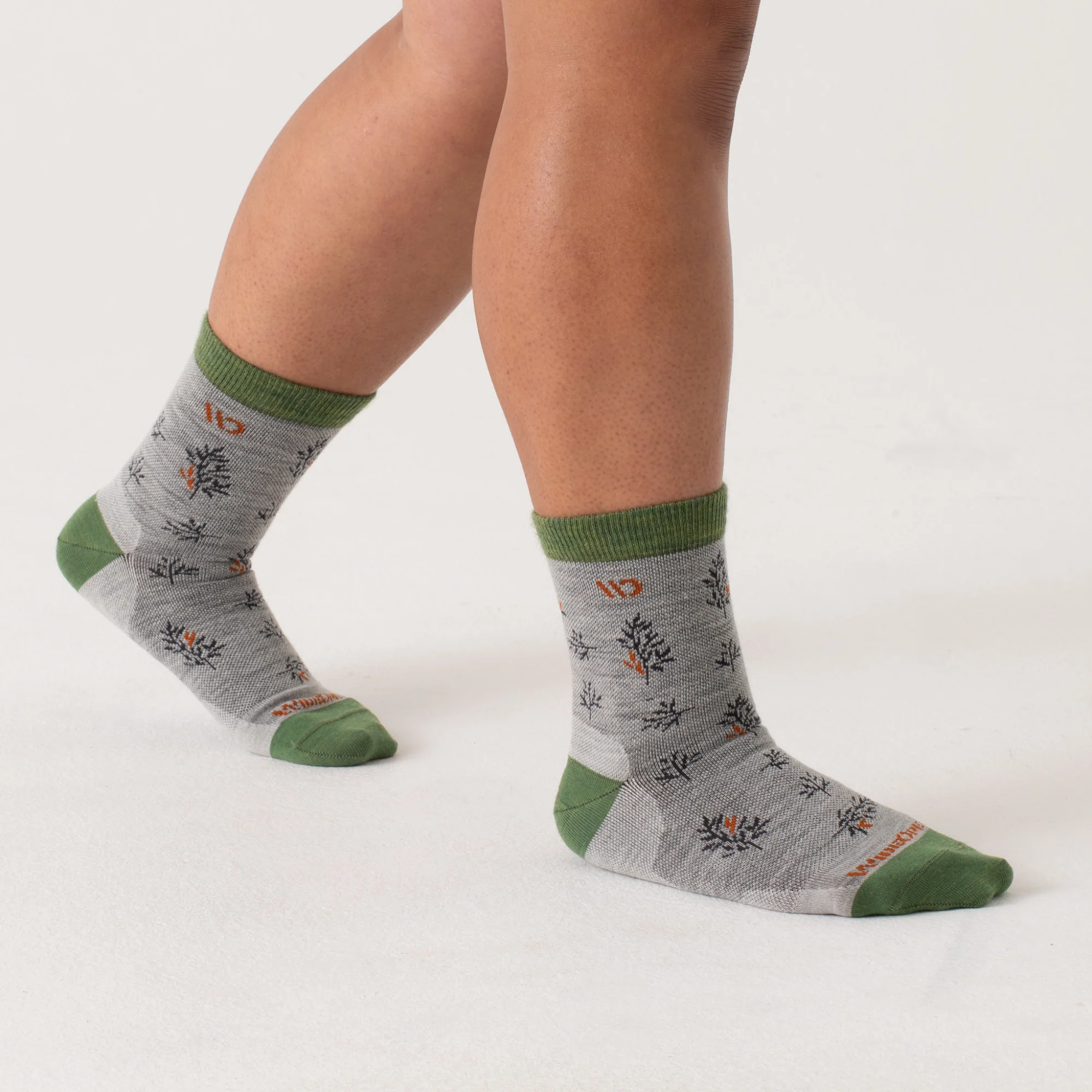 Women's Foliage No Cushion Micro Crew Socks - Image 15
