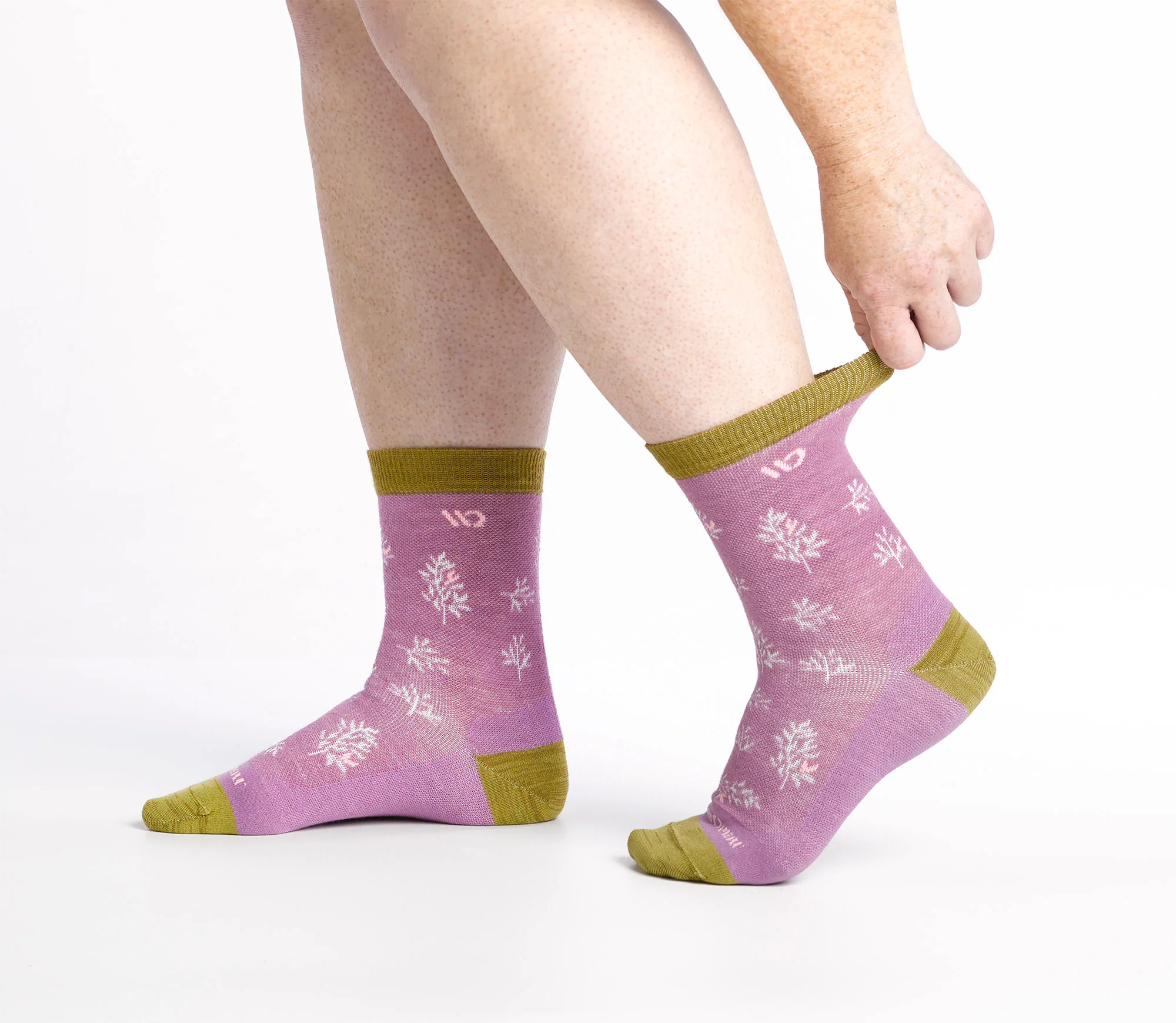 Women's Foliage No Cushion Micro Crew Socks - Image 3