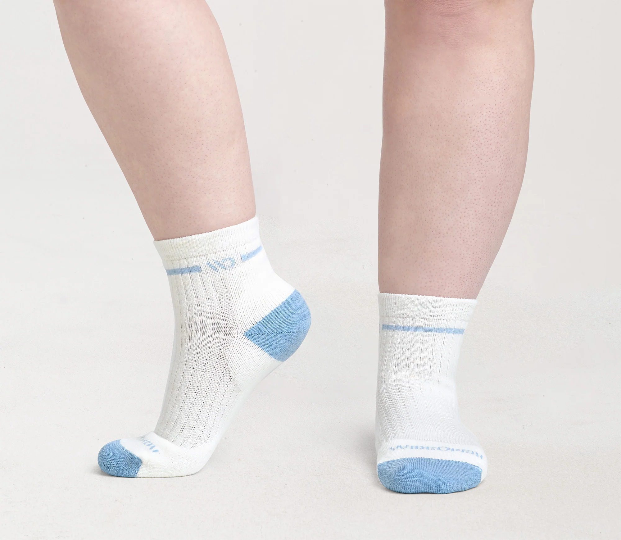 Women's Single Stripe Cushioned Quarter Socks - Image 7