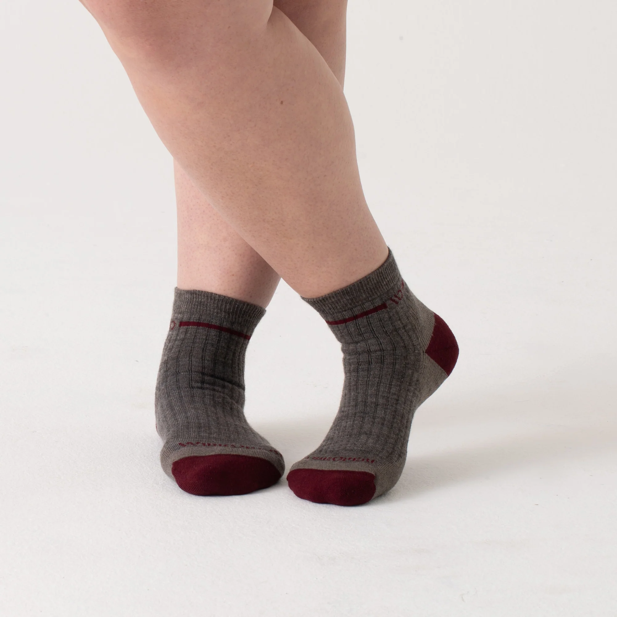 Women's Single Stripe Cushioned Quarter Socks - Image 27