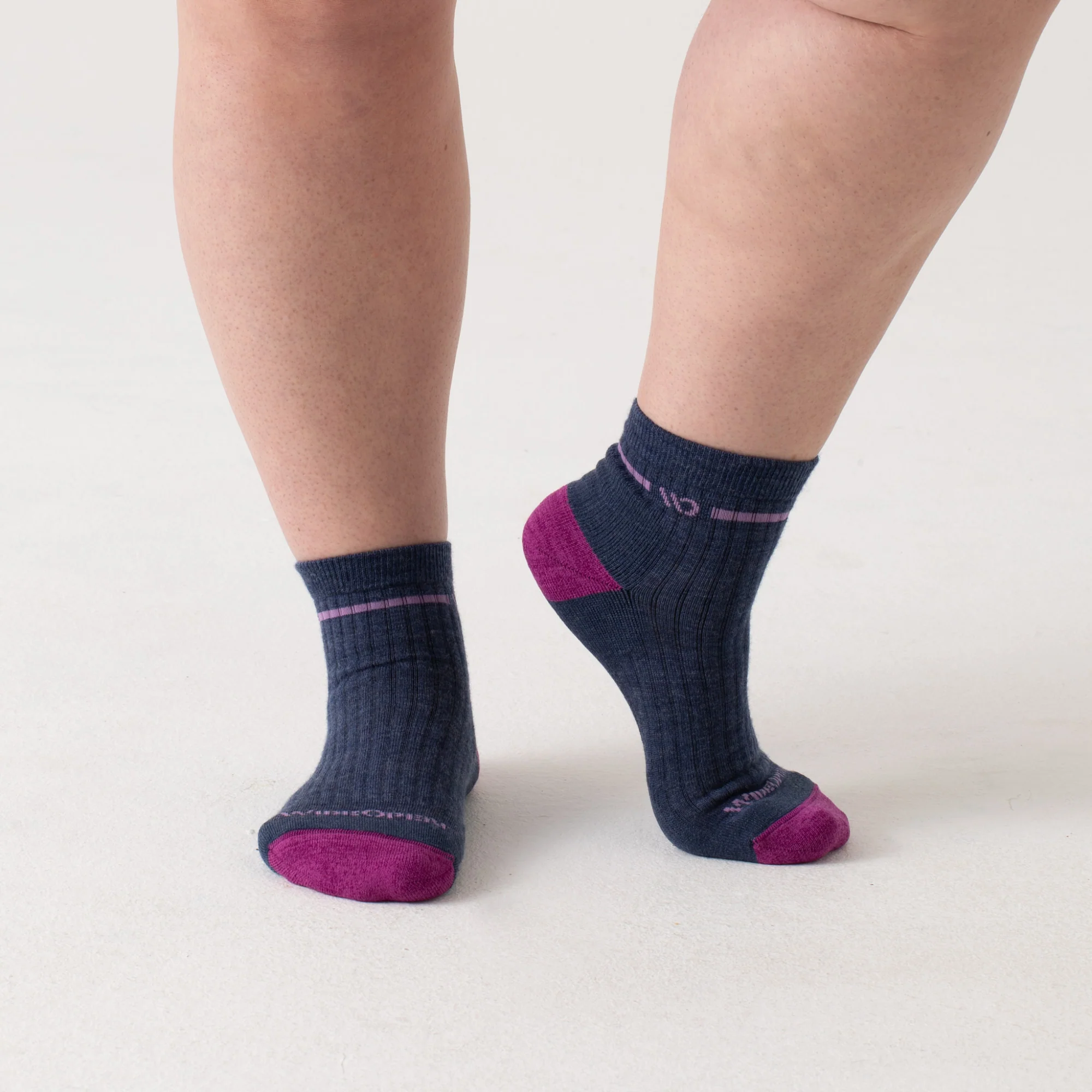 Women's Single Stripe Cushioned Quarter Socks - Image 18