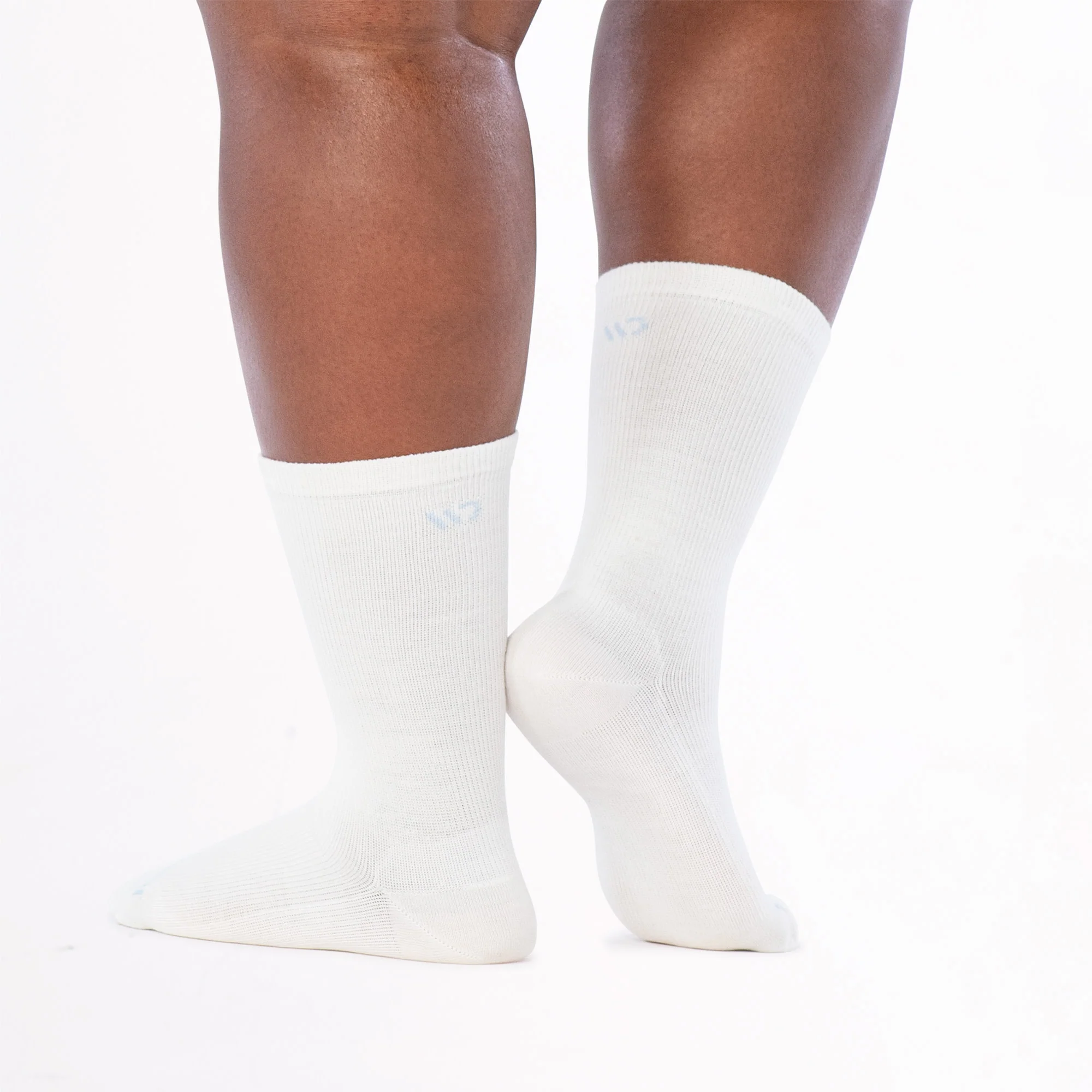 Women's Solid Basic Lightweight Crew Socks - Image 11