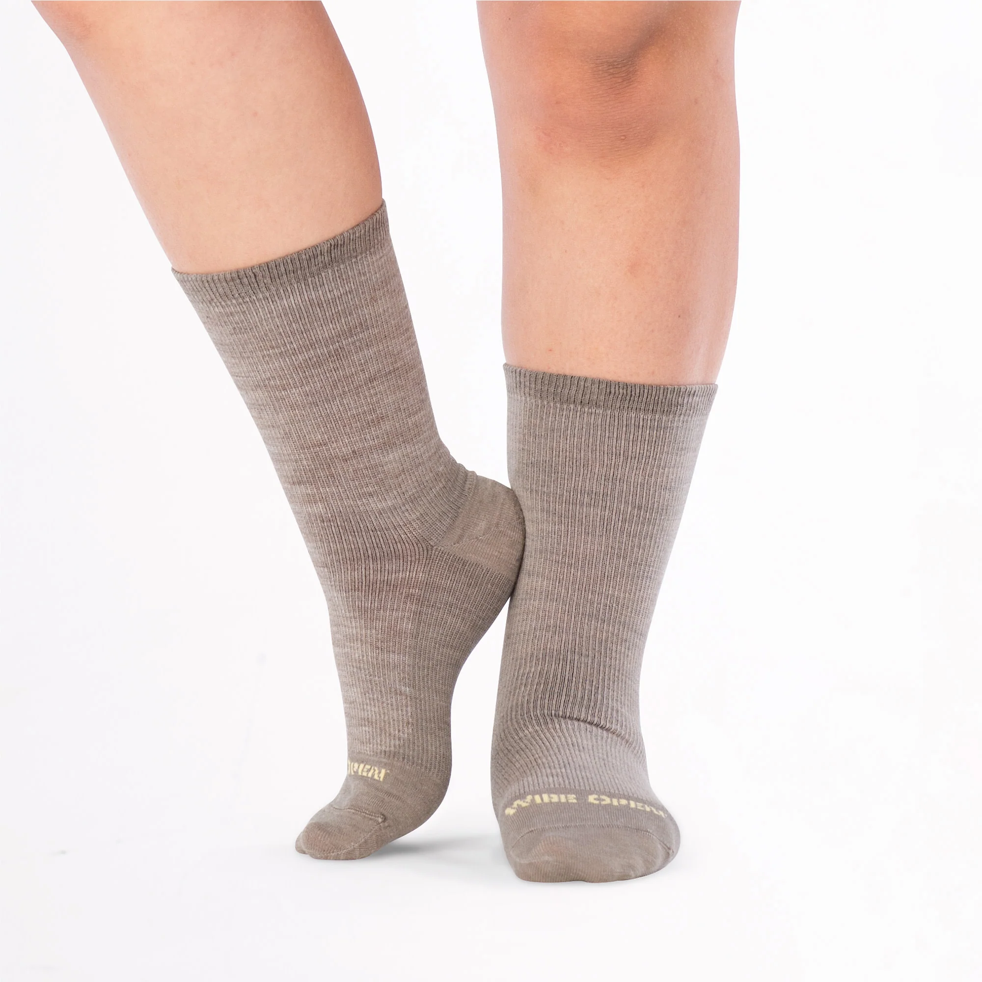 Women's Solid Basic Lightweight Crew Socks - Image 17
