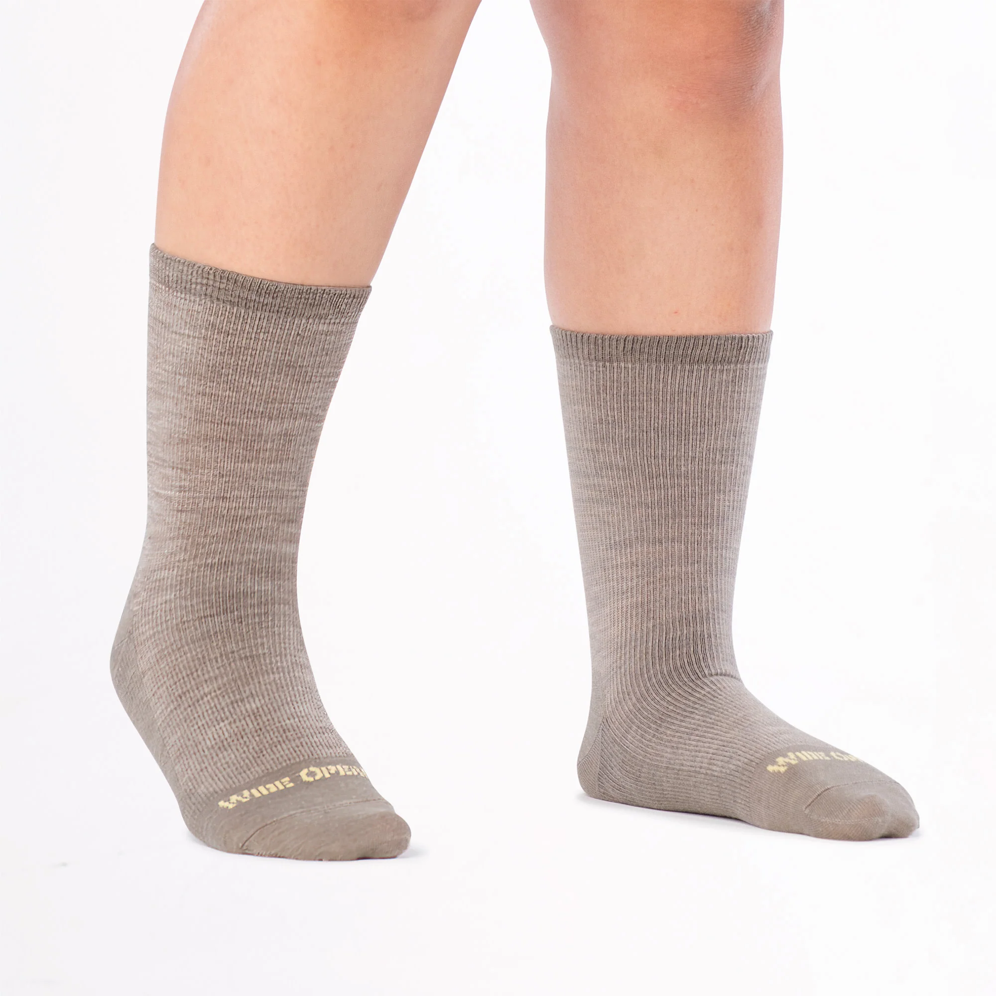 Women's Solid Basic Lightweight Crew Socks - Image 18