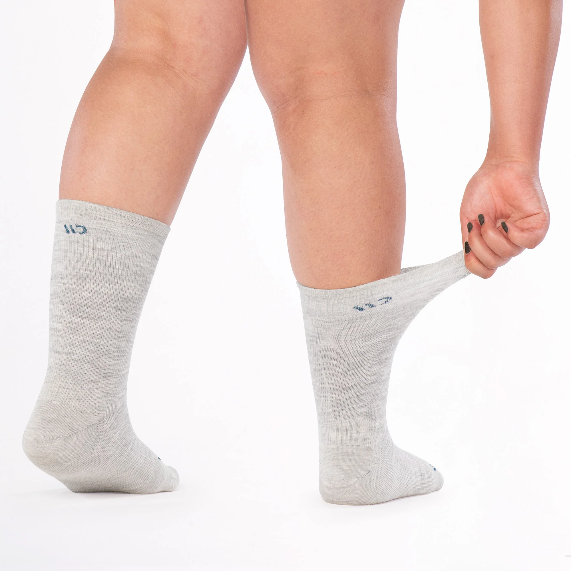 Women's Solid Basic Lightweight Crew Socks - Image 3