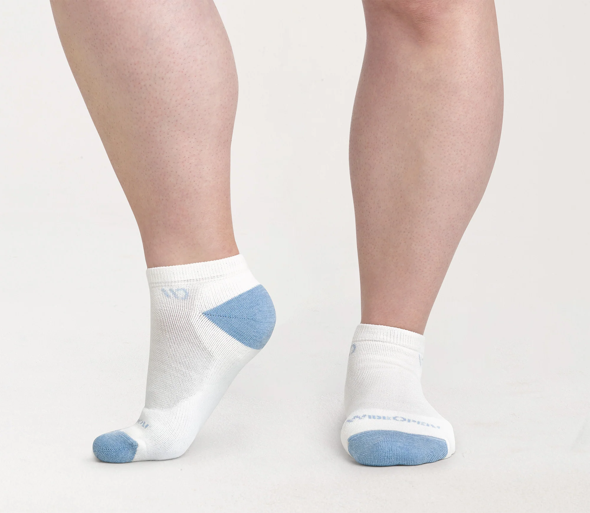 Women's Solid Cushioned Ankle Socks - Image 29