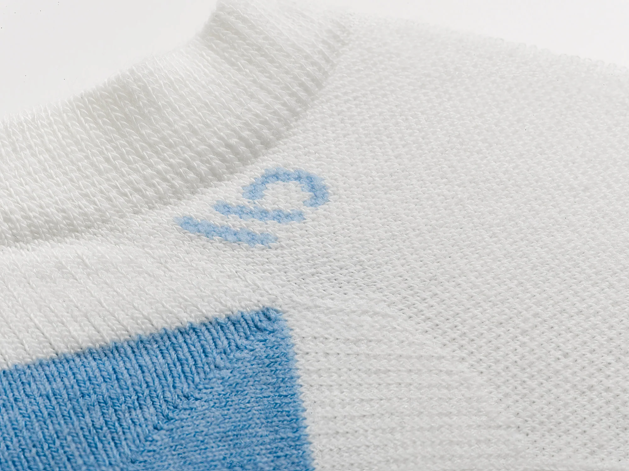 Women's Solid Cushioned Ankle Socks - Image 32