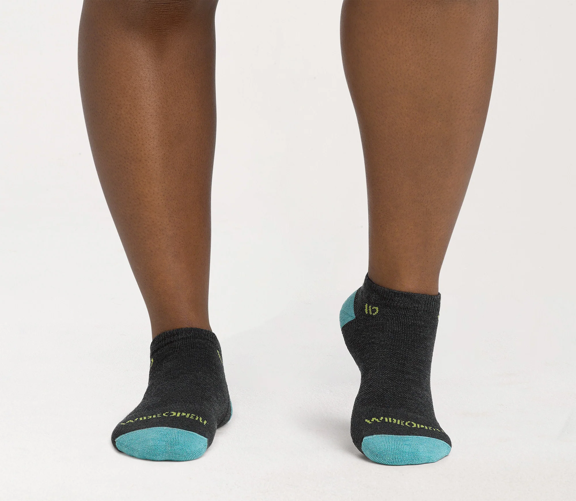Women's Solid Cushioned Ankle Socks - Image 8