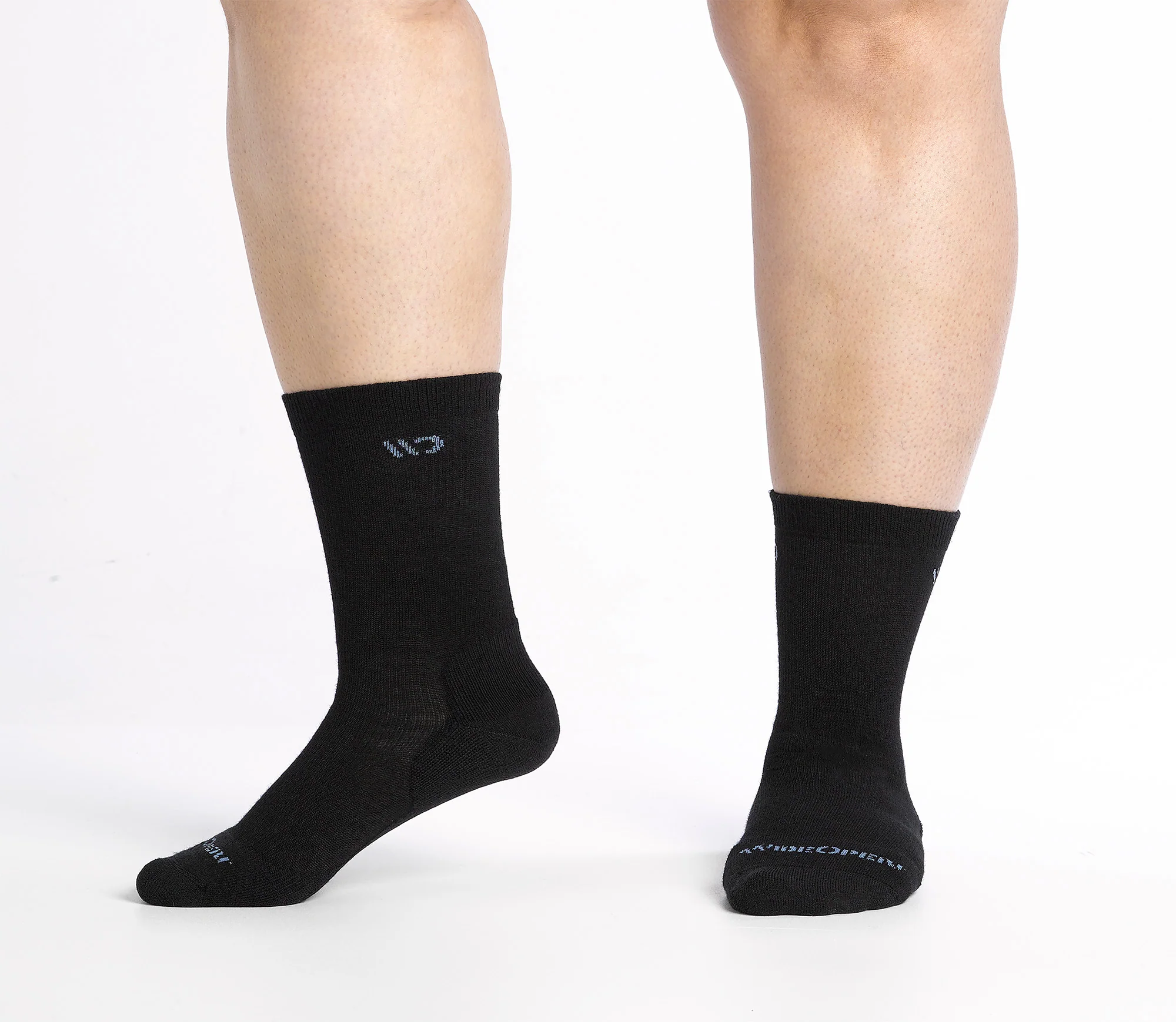 Women's Solid Cushioned Crew Socks - Image 16