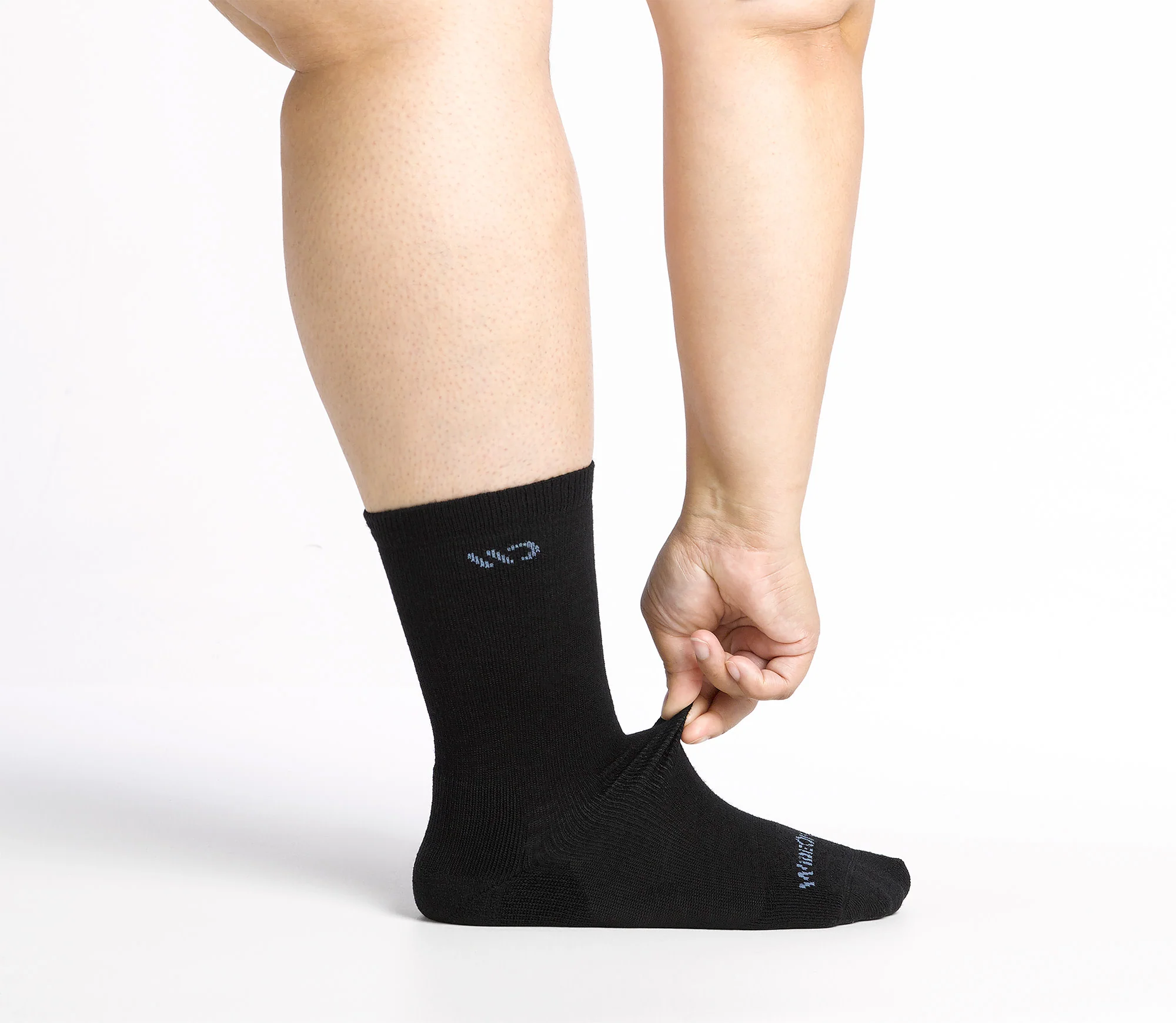 Women's Solid Cushioned Crew Socks - Image 17