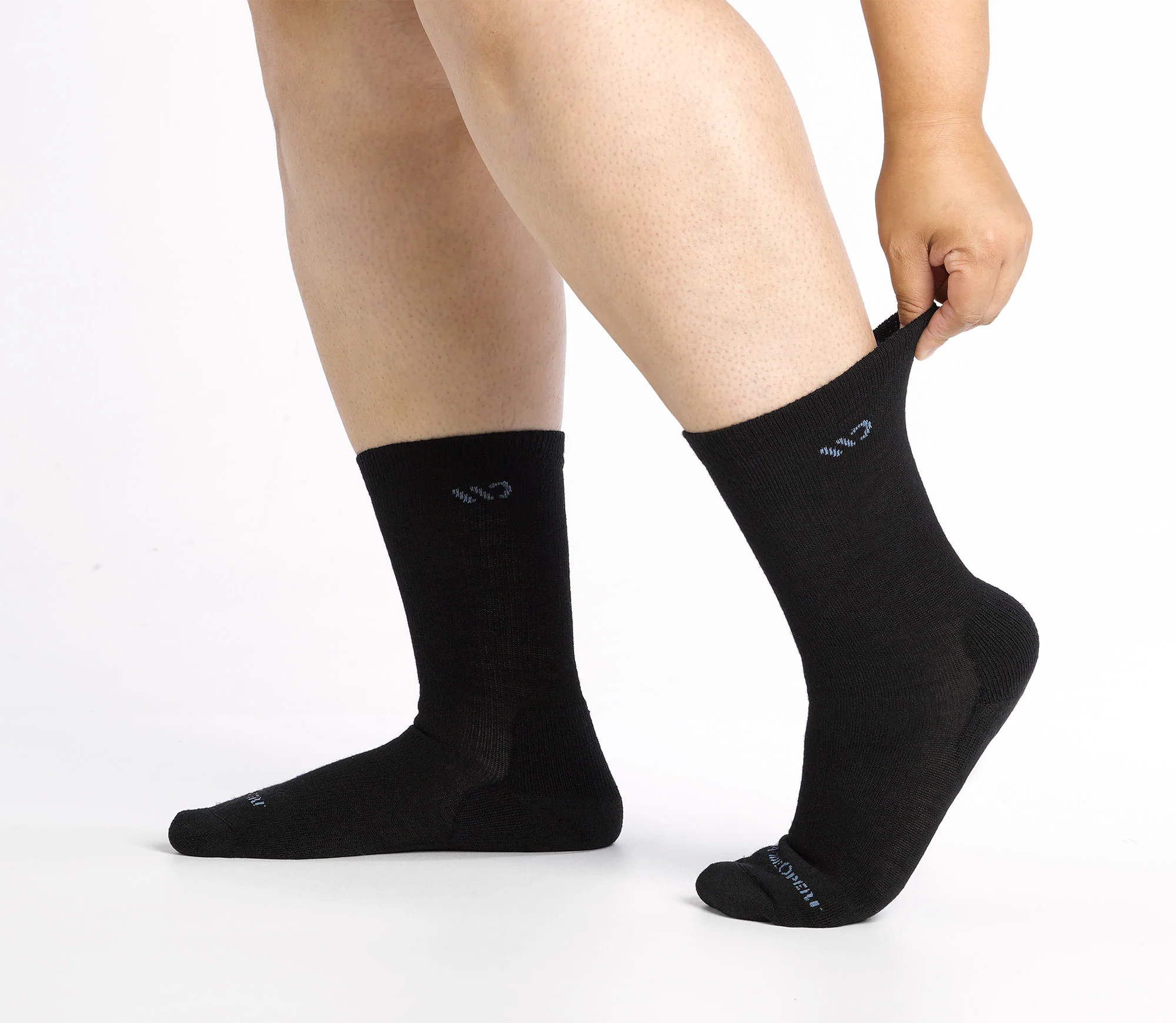 Women's Solid Cushioned Crew Socks - Image 18