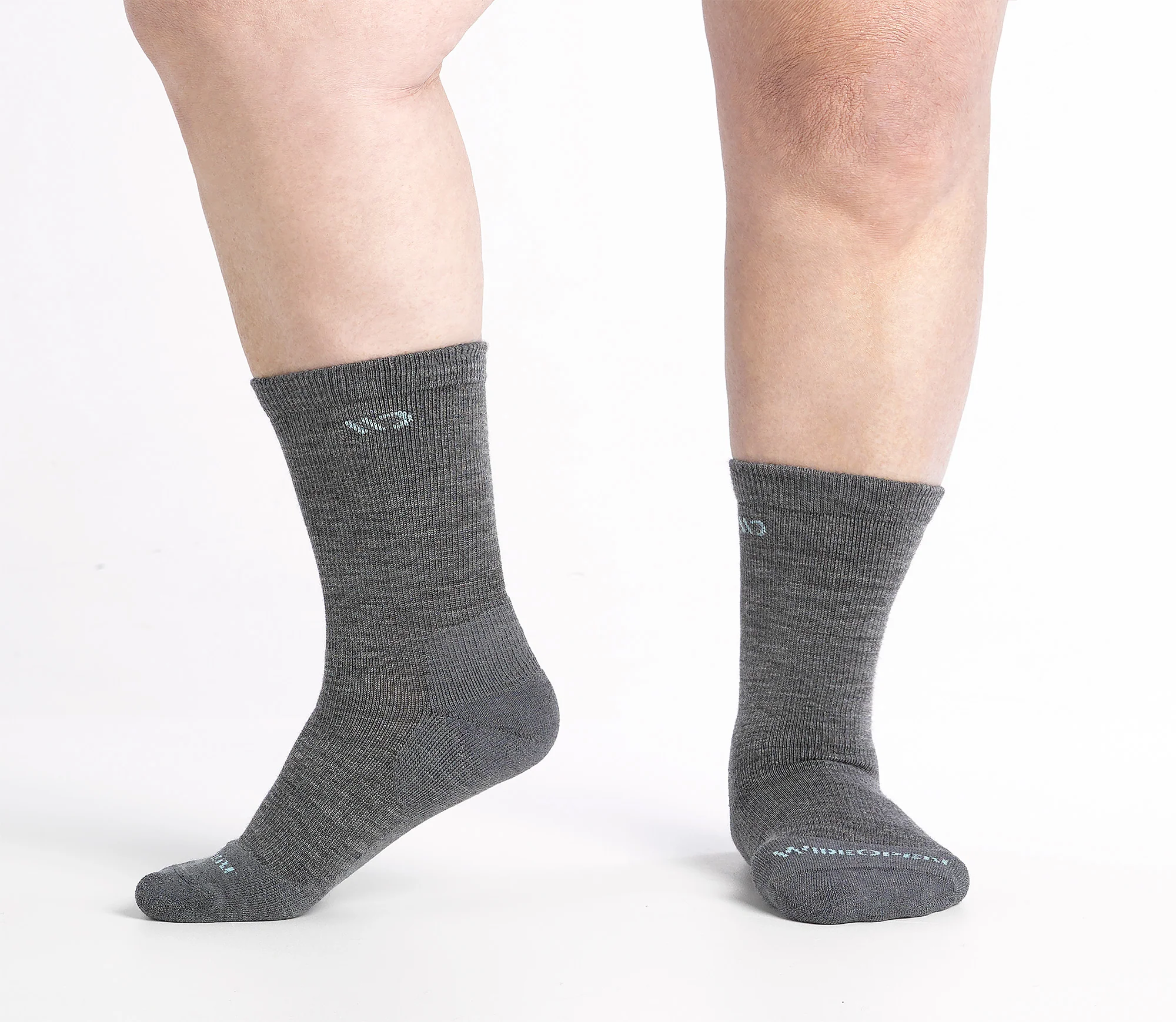Women's Solid Cushioned Crew Socks - Image 7