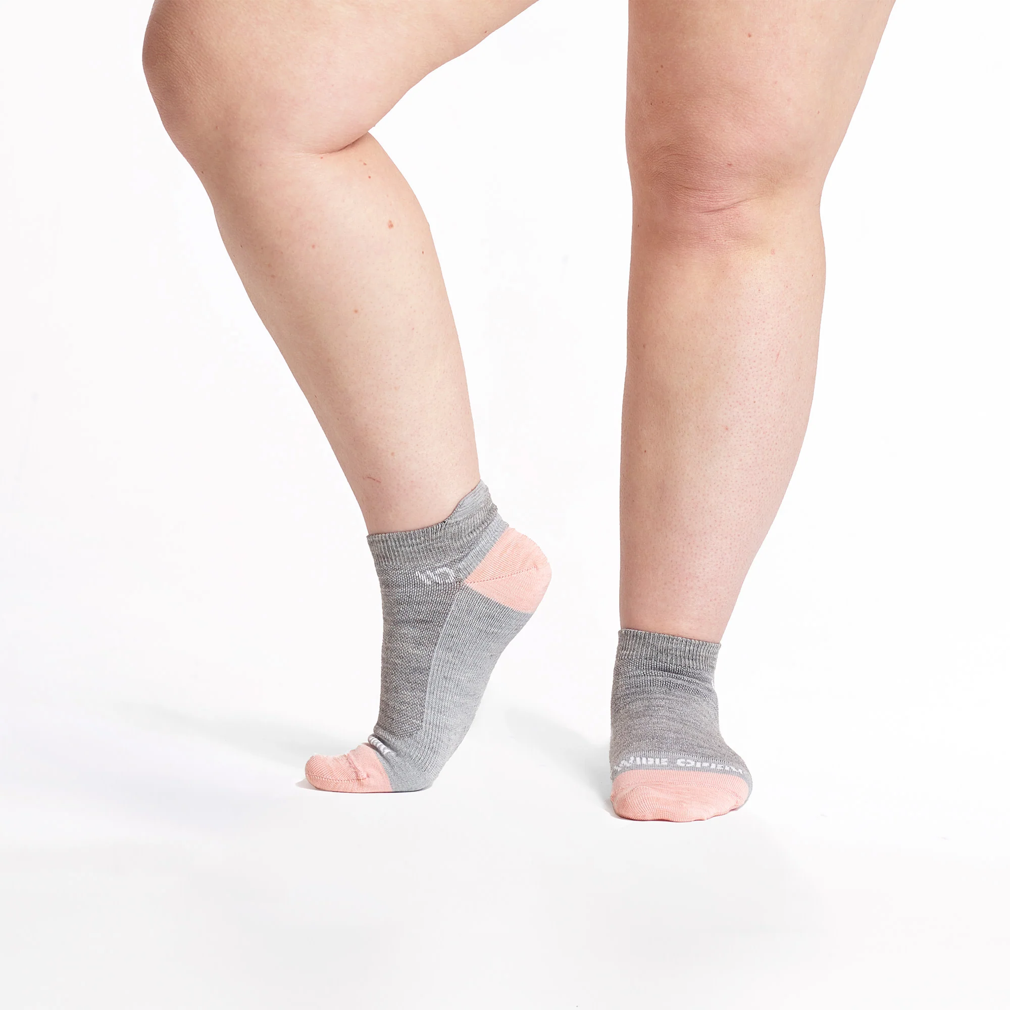Women's Solid Lightweight Ankle Socks - Image 14