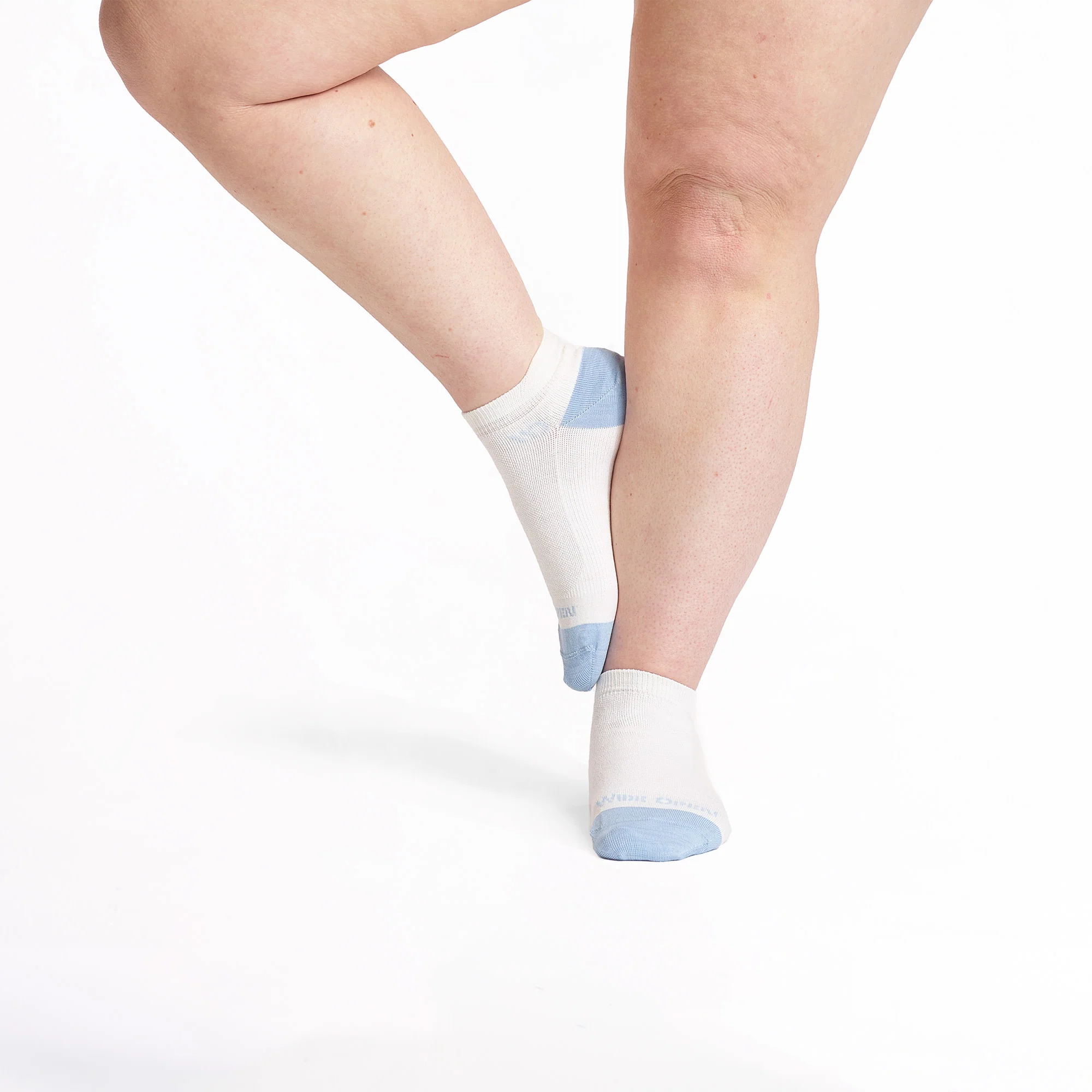 Women's Solid Lightweight Ankle Socks - Image 3