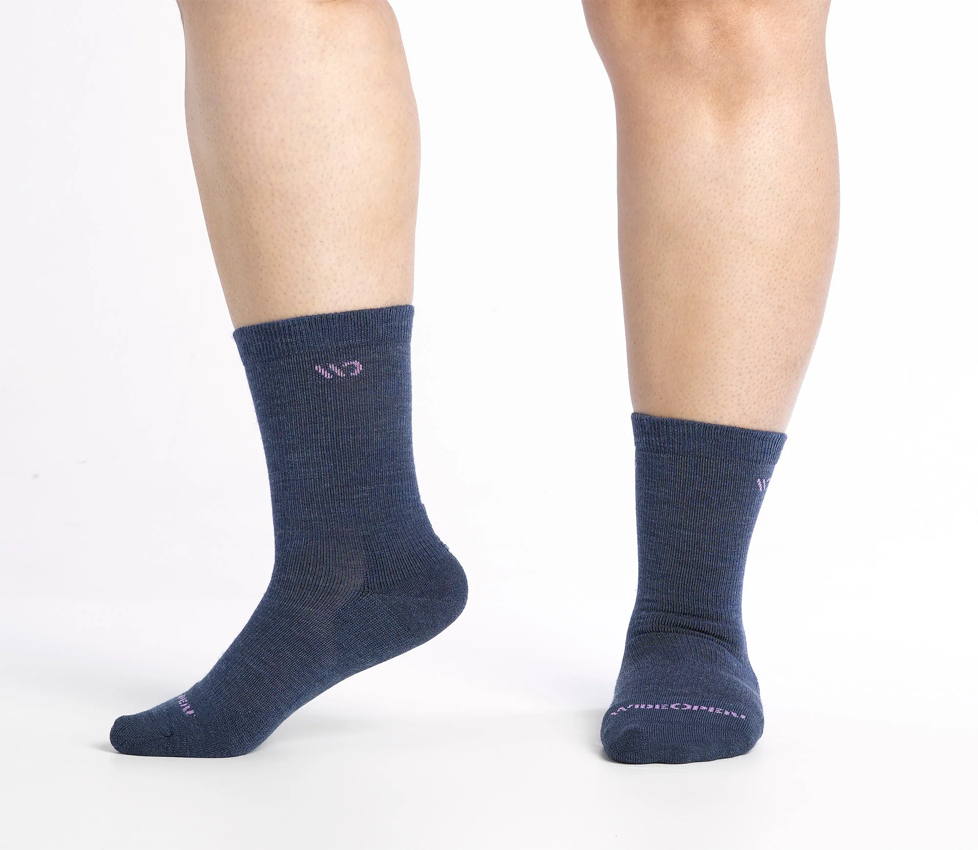 Women's Solid Cushioned Crew Socks - Image 11
